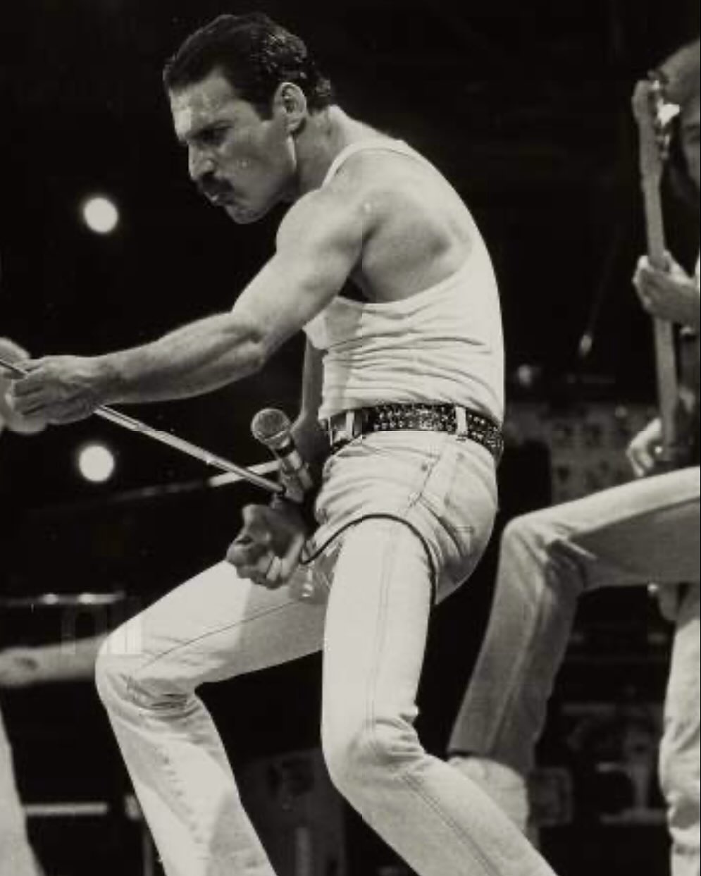 Freddie Mercury con Queen en Live Aid - colección de merchandising oficial